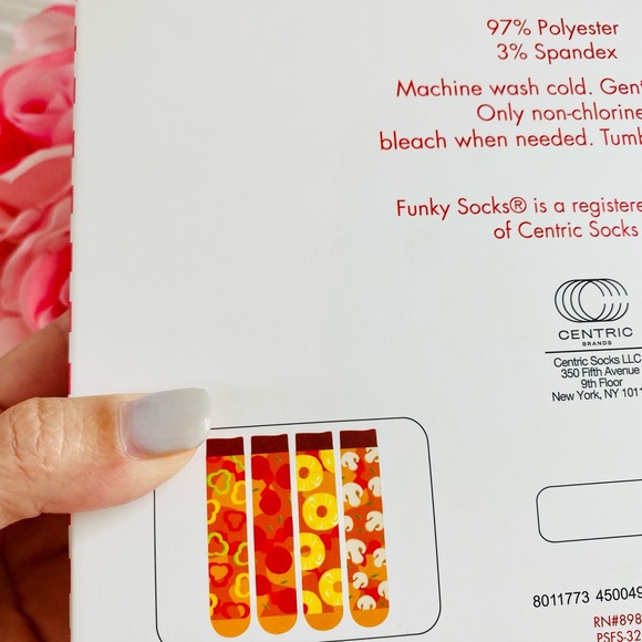 ⭐️Pizza lovers ⭐️🍕♥️ NWT box of 4 pairs of pizza socks - Picture 3 of 4